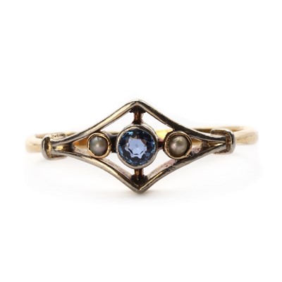 Lot 1042 - A gold sapphire and split pearl three stone ring