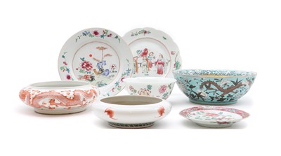 Lot 219 - A collection of Chinese famille rose