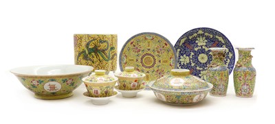 Lot 199 - A collection of Chinese famille rose porcelain