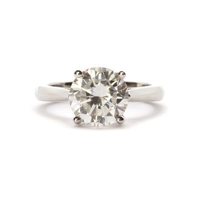 Lot 1152 - A platinum single stone diamond ring