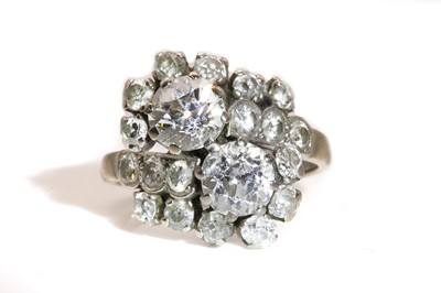 Lot 178 - A diamond crossover ring