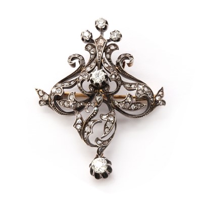 Lot 1049 - An Art Nouveau gold and silver diamond set brooch/pendant