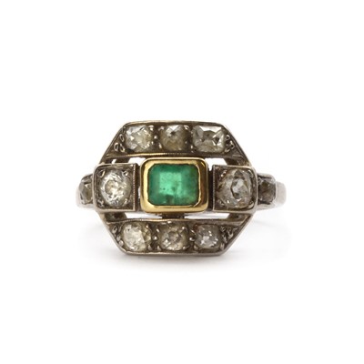 Lot 1069 - An Art Deco emerald and diamond ring