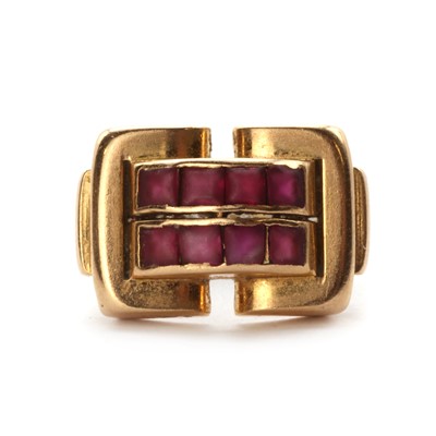 Lot 1077 - A gold ruby ring