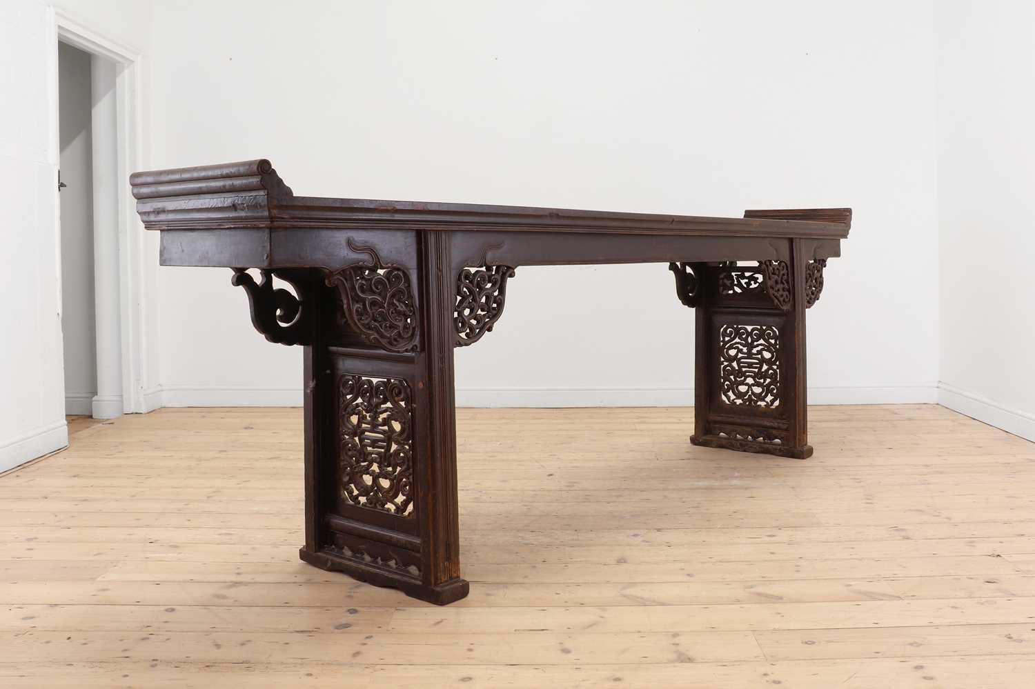 Floor altar store table