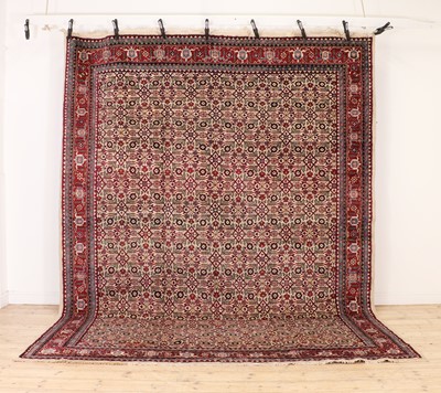 Lot 514 - A large Mahal carpet