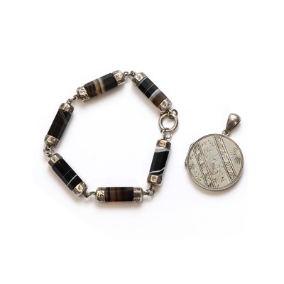 Lot 1016 - A Victorian banded agate bracelet