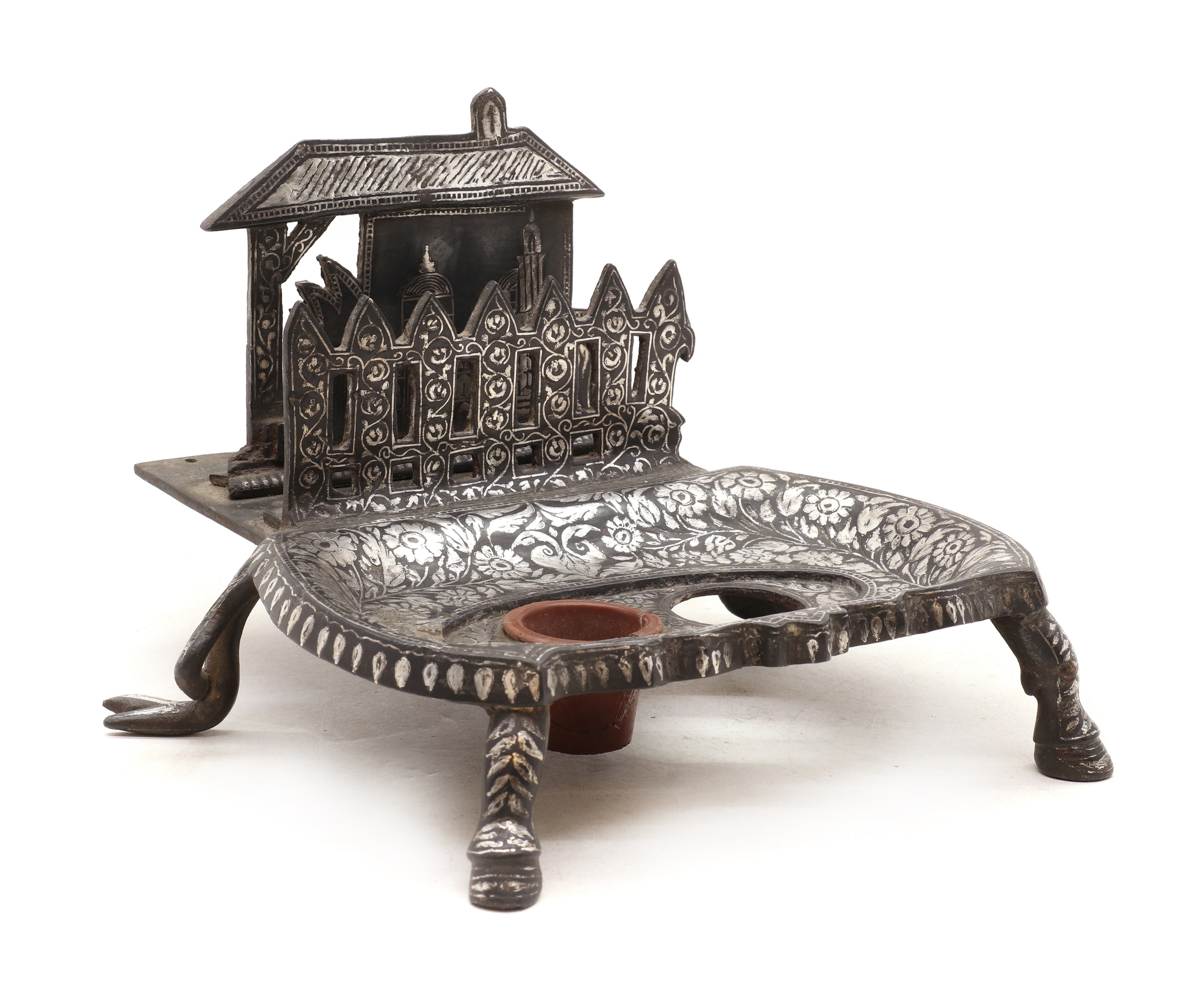Lot 371 - An Indian silver Bidri Ware inkwell and