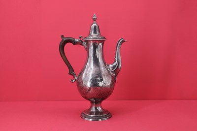 Lot 226 - A George III silver coffee pot