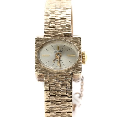 Lot 209 - A ladies' 9ct gold Accurist mechanical bracelet watch