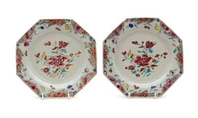 Lot 256 - A pair of Chinese famille rose porcelain plates