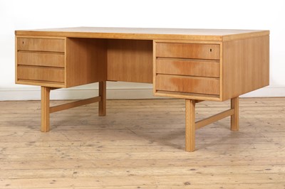 Lot 400 - A Danish 'Model 76' oak desk