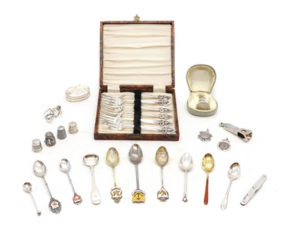 Lot 81 - A collection of silver items