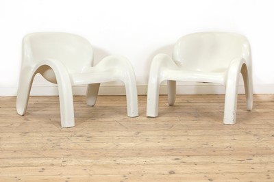 Lot 473 - A pair of 'GN2' lounge chairs