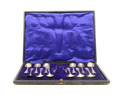 Lot 69 - A cased set of twelve silver spoons and tongs