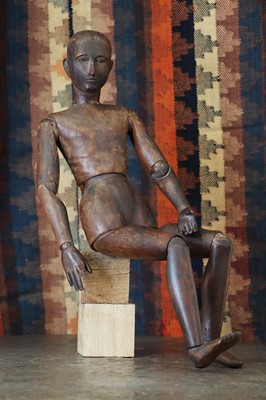 Lot 510 - A carved wooden artist dummy or lay figure