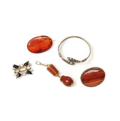 Lot 25 - A Victorian gold and amber fob
