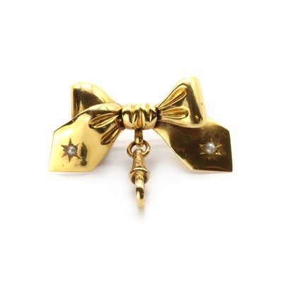 Lot 35 - A gold split pearl bow brooch