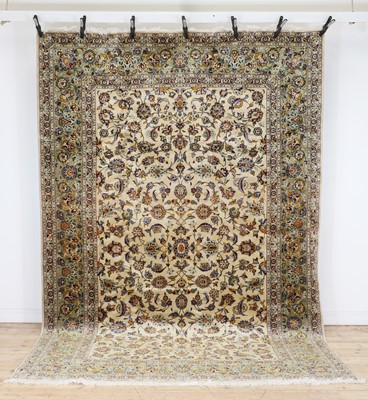 Lot 527 - A Kashan carpet