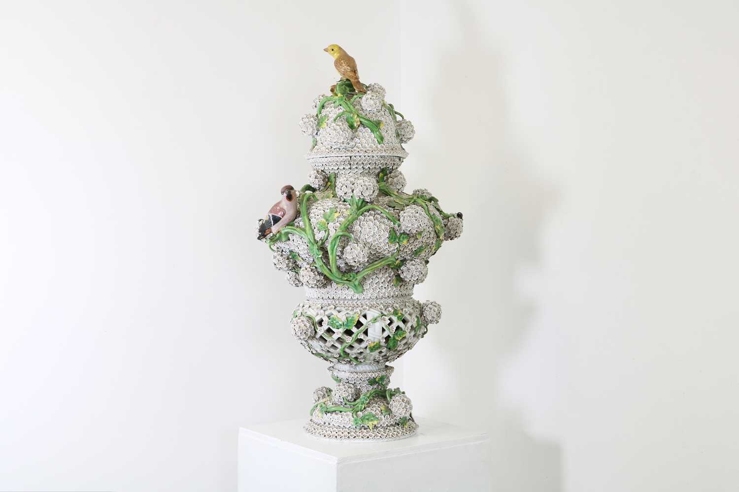 Lot 166 - A large Meissen porcelain Schneeballen vase and cover