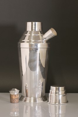 Lot 116 - A Maple & Co silver-plated cocktail shaker