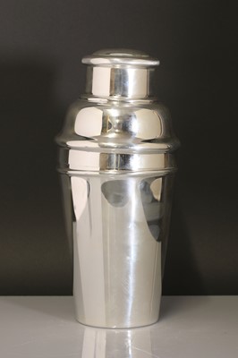 Lot 120 - A William Suckling silver-plated cocktail shaker