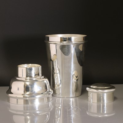 Lot 120 - A William Suckling silver-plated cocktail shaker