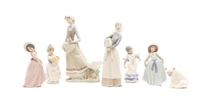 Lot 180 - A collection of Lladro porcelain figures