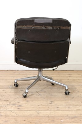 Lot 425 - A 'Time-Life' chair