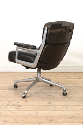 Lot 425 - A 'Time-Life' chair