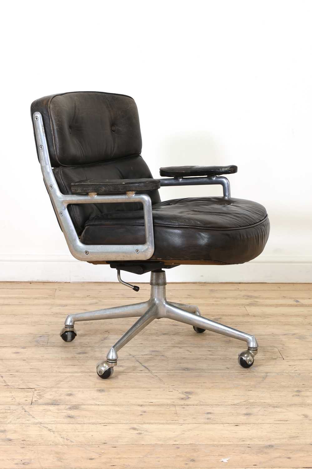 Lot 425 - A 'Time-Life' chair