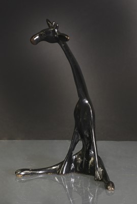 Lot 184 - A Hagenauer patinated bronze giraffe