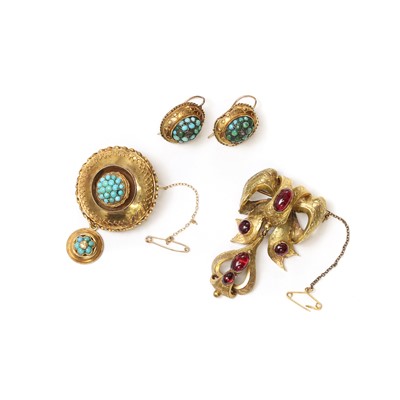 Lot 3 - A Victorian Etruscan Revival style gold turquoise brooch
