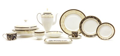 Lot 392 - A Wedgewood porcelain 'Cornucopia' pattern tea and dinner service