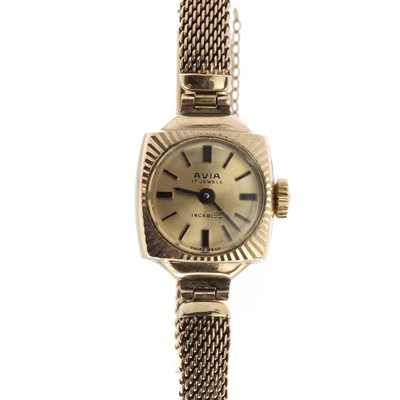 Lot 210 - A ladies' 9ct gold Avia mechanical bracelet watch