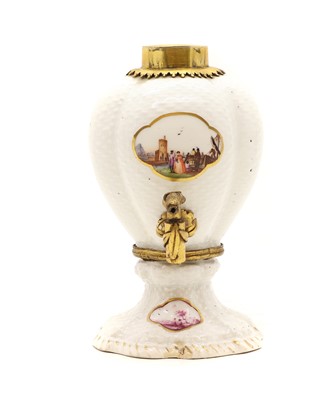 Lot 136 - A Meissen porcelain spirit flask