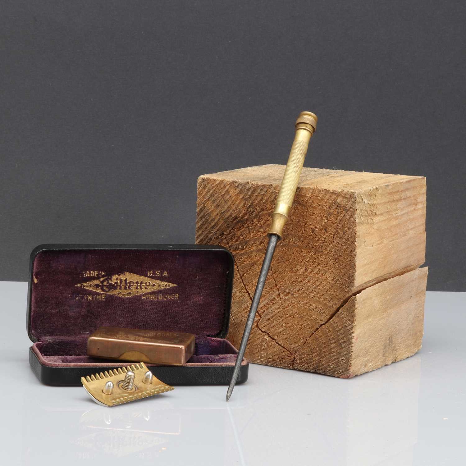 Lot 448 - A Special Operations Executive dagger