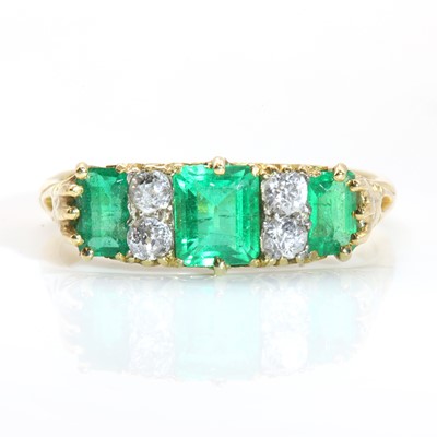 Lot 136 - A gold emerald and diamond carved head style ring, c.1900