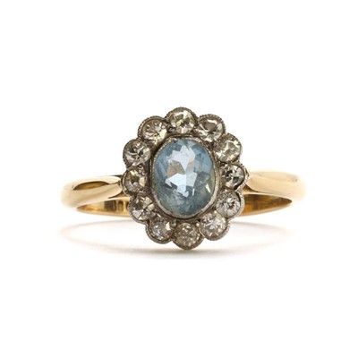 Lot 120 - A gold aquamarine and diamond cluster ring