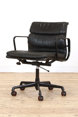 Lot 432 - A Herman Miller International Vitra desk chair