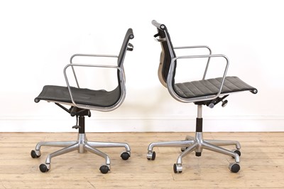 Lot 430 - A Herman Miller desk chair