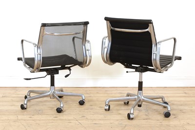 Lot 430 - A Herman Miller desk chair