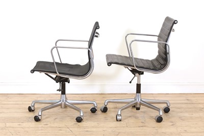 Lot 430 - A Herman Miller desk chair