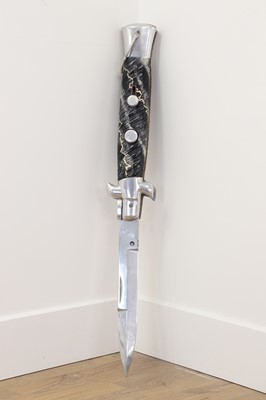 Lot 168 - A large exhibition piece or display model of a switchblade