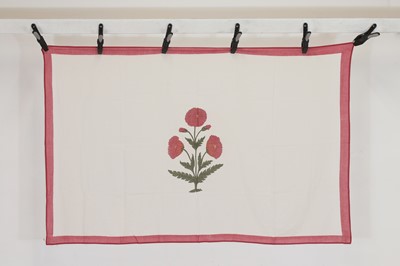 Lot 63 - A collection of vintage textiles