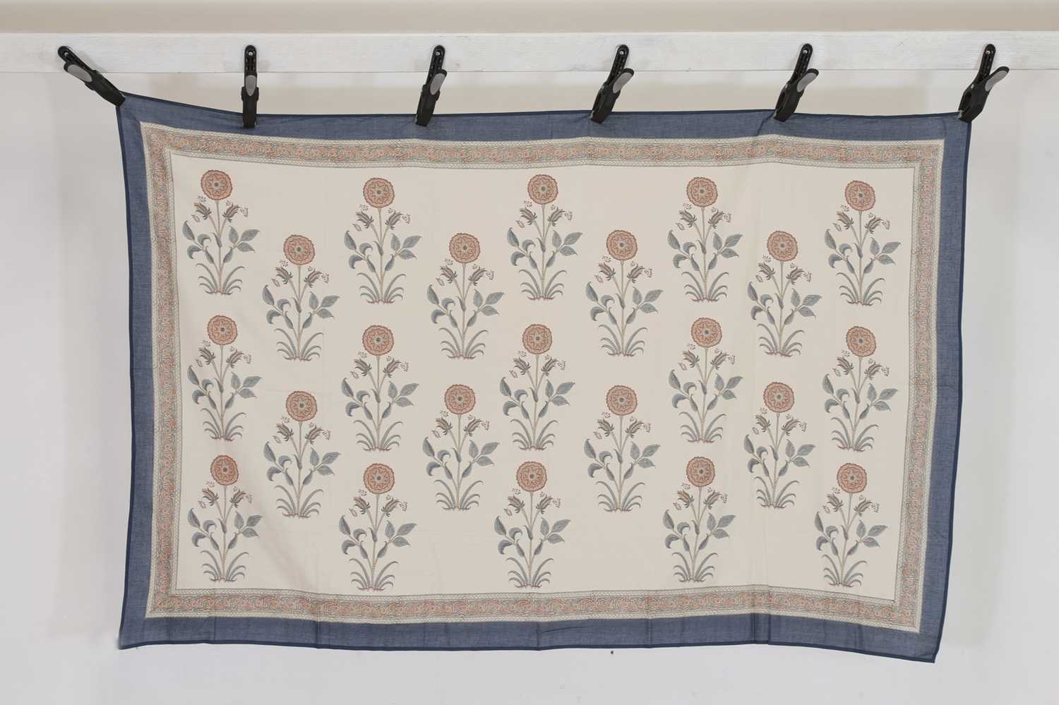 Lot 63 - A collection of vintage textiles
