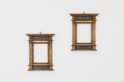 Lot 30 - A pair of painted and giltwood tabernacle frames