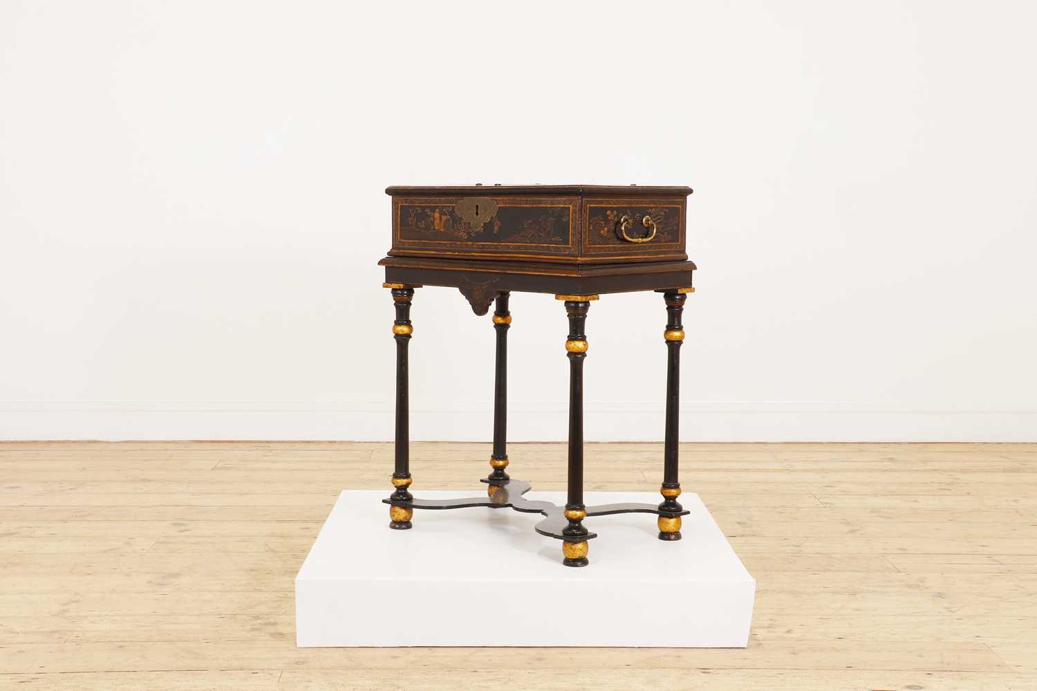 Lot 22 - An export black-lacquered writing box