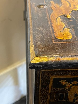 Lot 22 - An export black-lacquered writing box