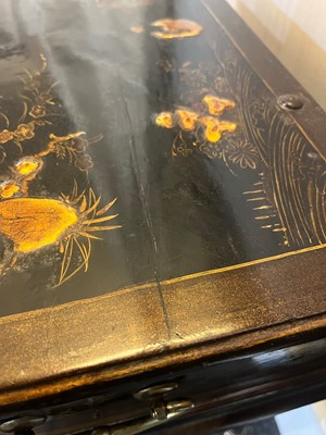 Lot 22 - An export black-lacquered writing box